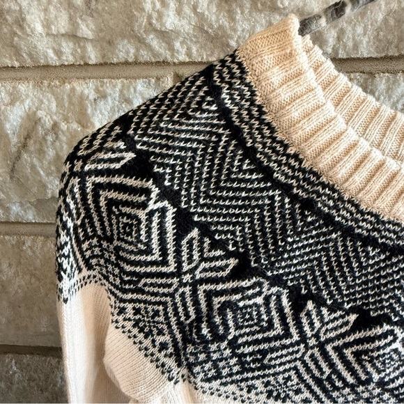 Croft & Barrow Black and Cream Geometric Sweater Petite XS - Picture 3 of 6